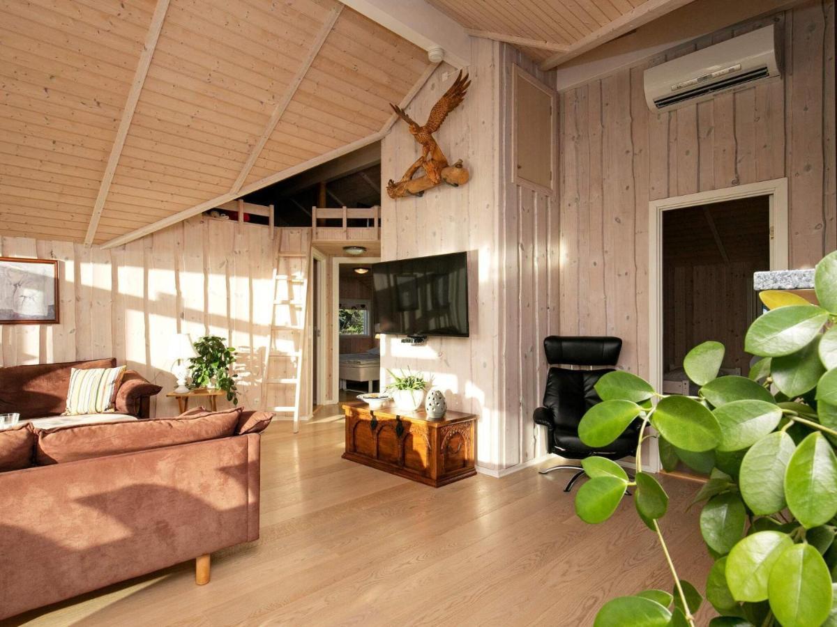 Three-Bedroom Holiday Home In Rodby 38 Kramnitse Extérieur photo
