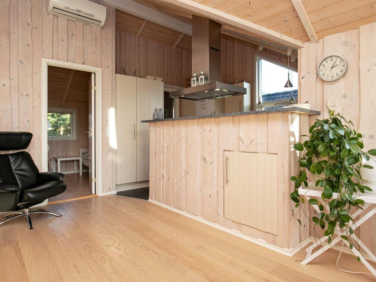 Three-Bedroom Holiday Home In Rodby 38 Kramnitse Extérieur photo