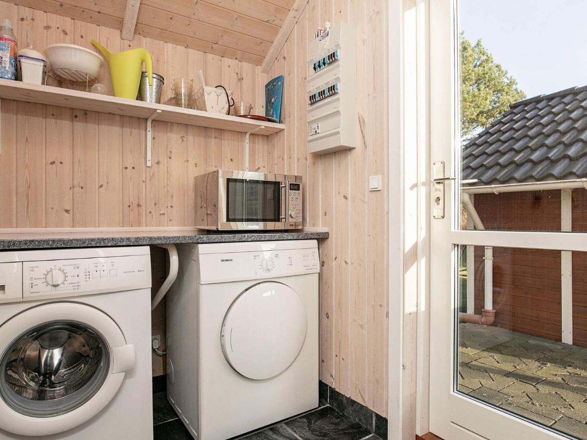 Three-Bedroom Holiday Home In Rodby 38 Kramnitse Extérieur photo