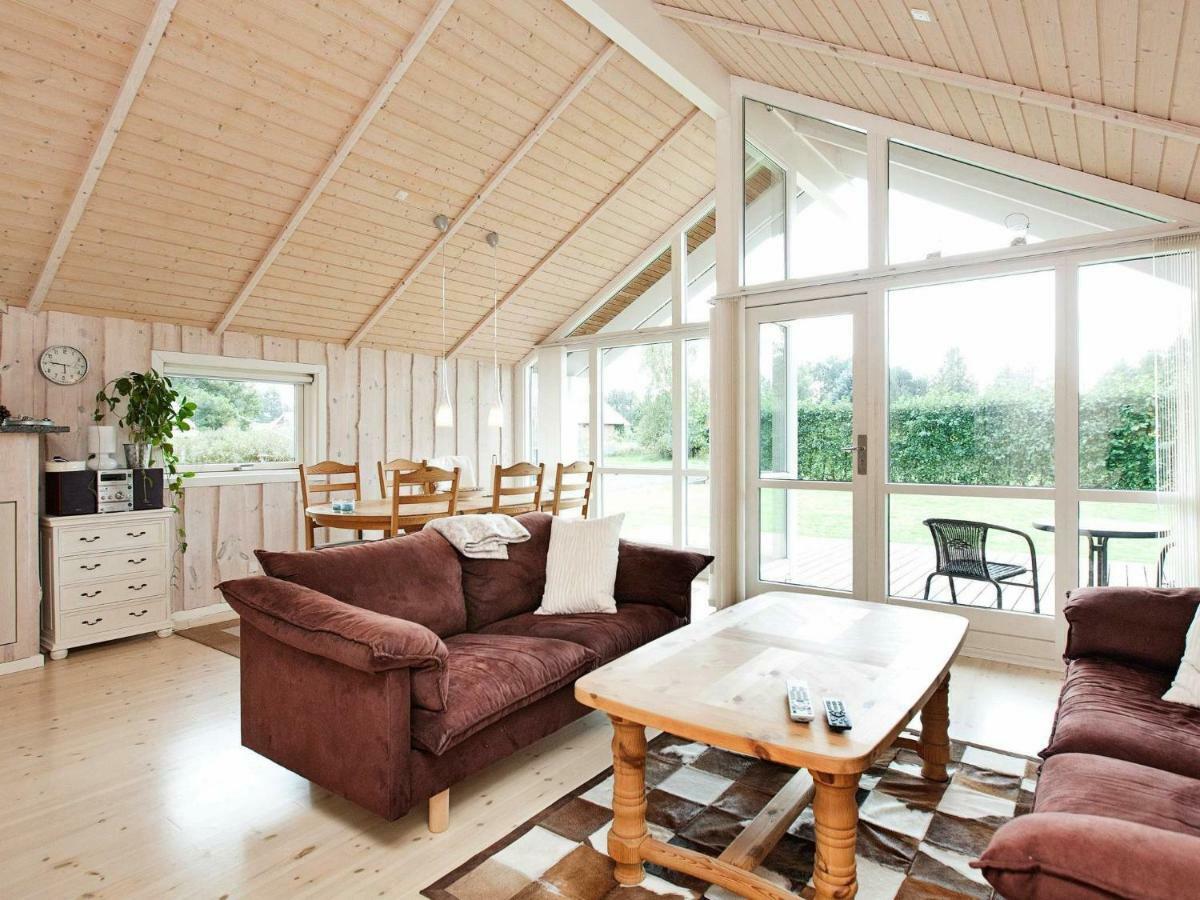 Three-Bedroom Holiday Home In Rodby 38 Kramnitse Extérieur photo