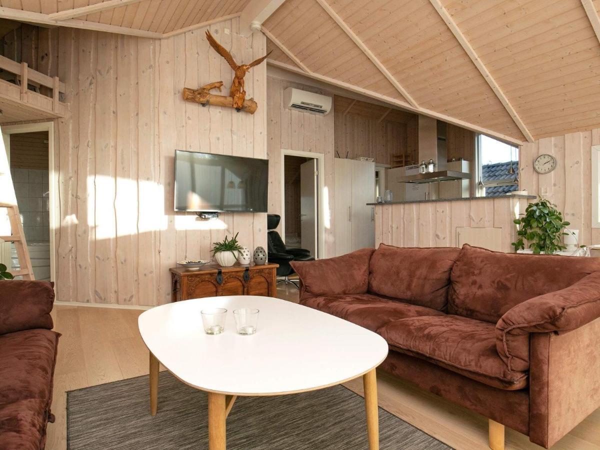 Three-Bedroom Holiday Home In Rodby 38 Kramnitse Extérieur photo