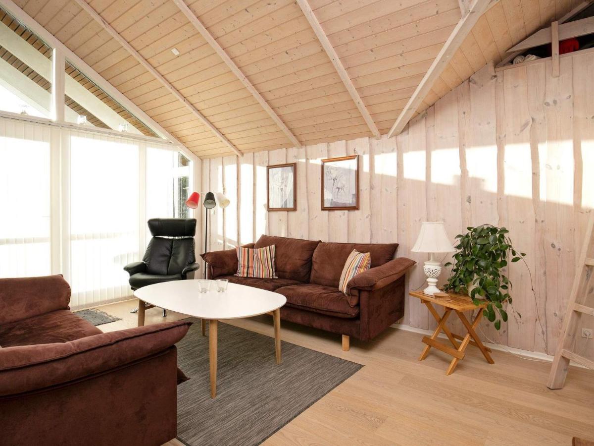 Three-Bedroom Holiday Home In Rodby 38 Kramnitse Extérieur photo